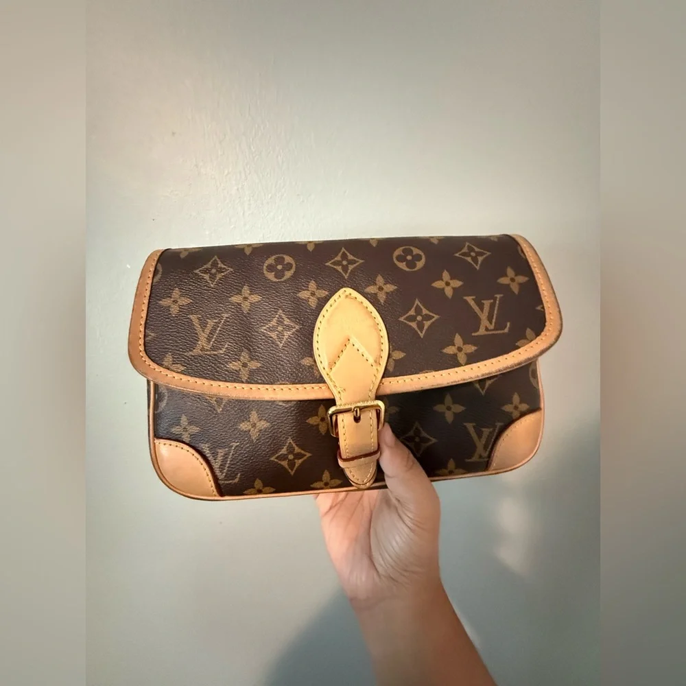 LOUIS VUITTON Monogram Diane (read description) - Picture 9 of 17